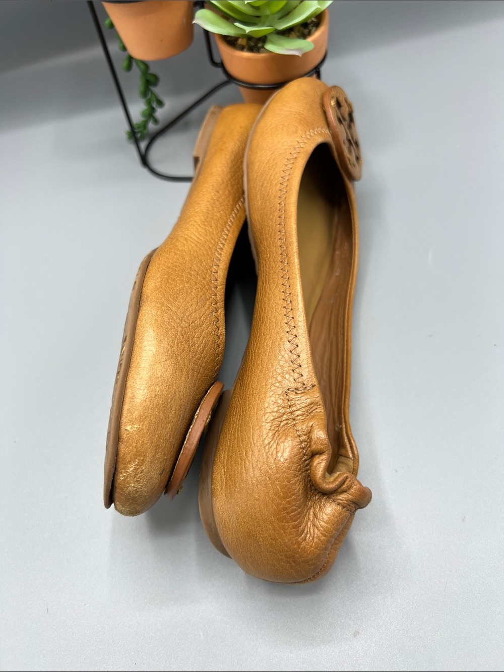 Tory Burch Caramel Leather Logo Ballet Flat out of smoke - Picture 4 of 9